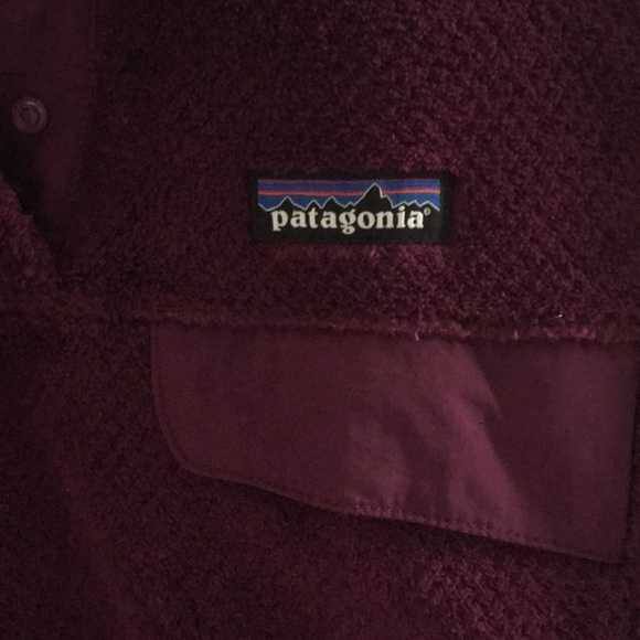 A woman’s Patagonia pullover fleece - Picture 3 of 3